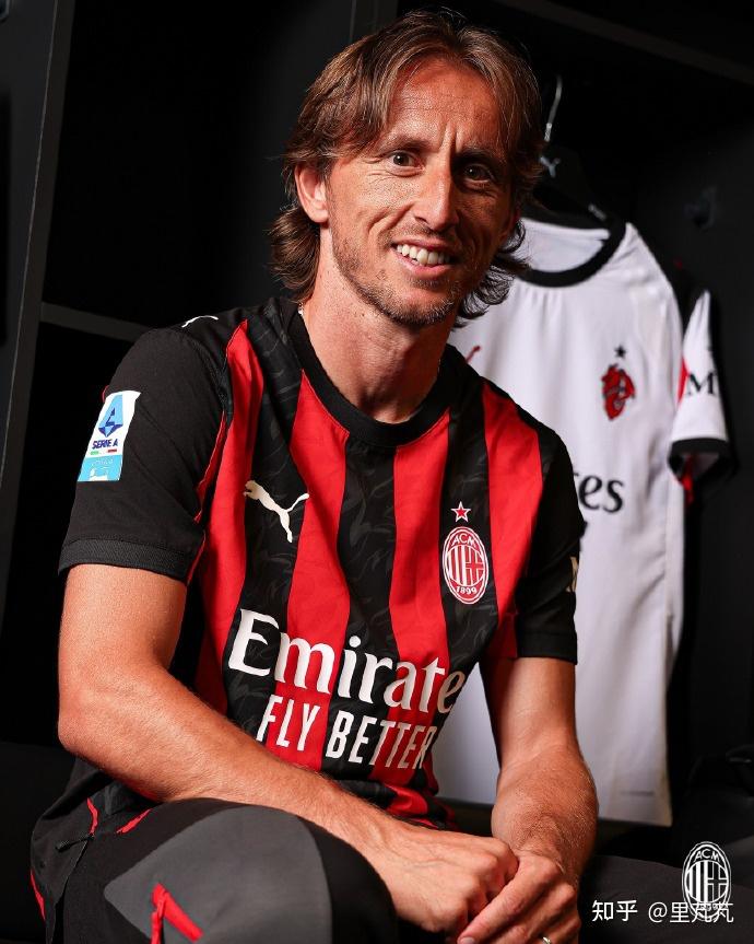 米体：弗拉霍维奇和加蒂今天分别在伦敦和里昂接受手术