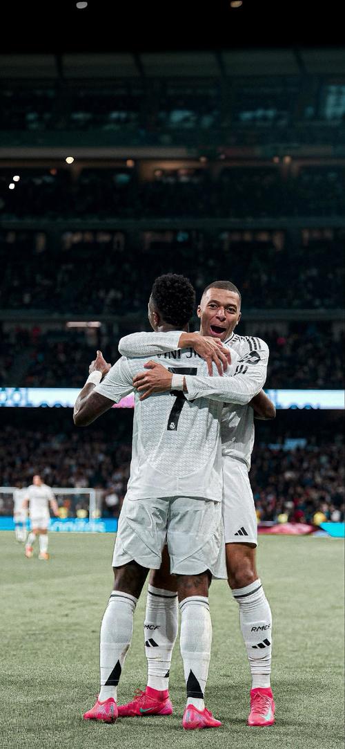 队记：克林根今天未参加完整训练，罗威已经开始恢复训练